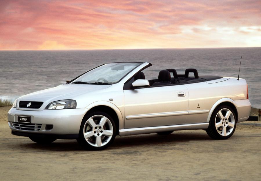  Holden Astra Convertible 2002 года  (фото 13 из 17)